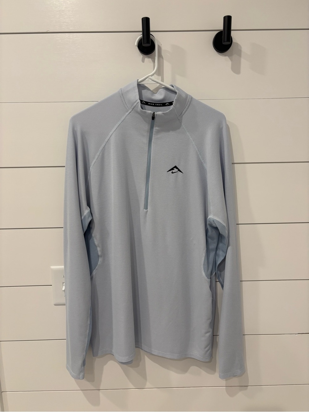 Nike Trail white and gray large  Men’s Half-Zip Sweater